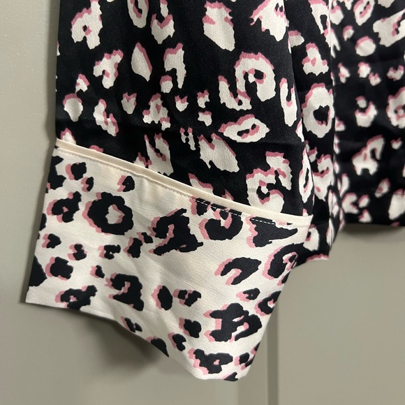 NWOT Victoria's Secret Black w/Pink Cheetah Print | Long Sleeve Pajama Top Sz XS - Picture 4 of 6